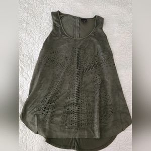 Worthington women's size XL Army green sleeveless top.